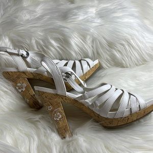 NWOT Bongo “Catalina” Strappy Sandal White Size 10M with a 4” Heel